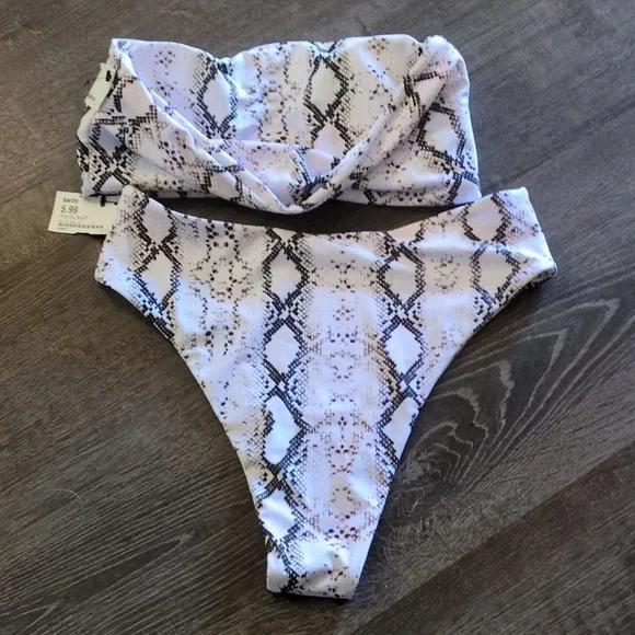 Bikini - Picture 4 of 6